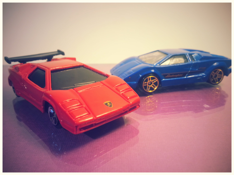 Illustration for article titled Lamborghini Countach: Hot Wheels vs Maisto (Diecast Review)